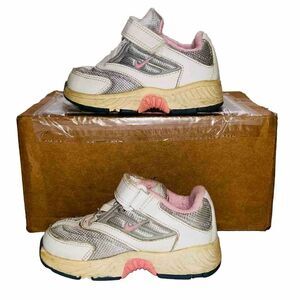 Girls Nike Pink White Gray Sneakers Size 5c